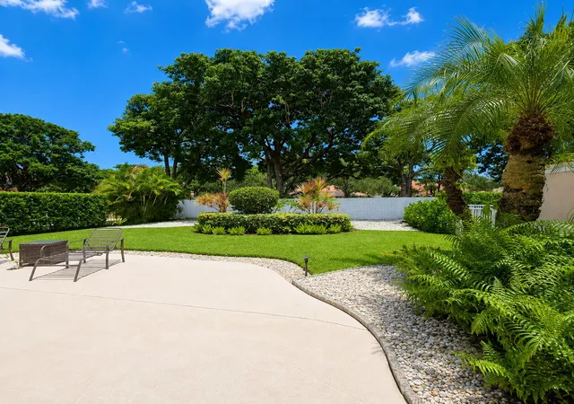 Photo 1 of Single family home for sale at 221 Green Point Cir, Palm Beach Gardens, FL 33418 | MLS# B26069131 | Listing updated on 2026-09-14