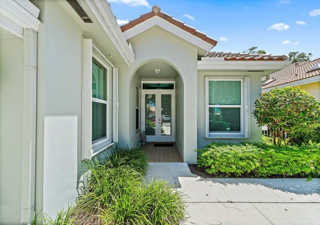 Photo 2 of Sale Pending at 188 S Hampton Dr, Jupiter, FL 33458 | MLS# B26069147 | Listing updated on 2026-09-13
