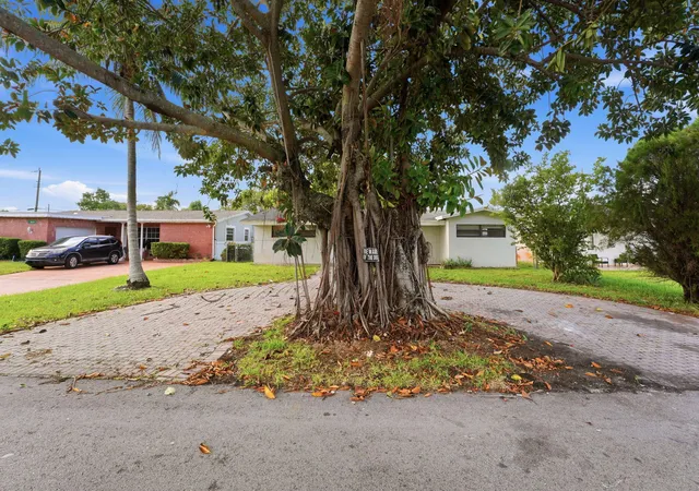 Photo 1 of Sale Pending at 6516 Sw 33rd St, Miramar, FL 33023 | MLS# B26069181 | Listing updated on 2026-09-15