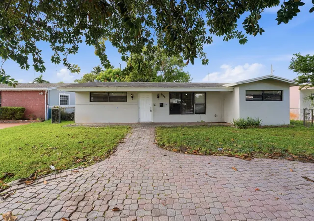 Photo 2 of Sale Pending at 6516 Sw 33rd St, Miramar, FL 33023 | MLS# B26069181 | Listing updated on 2026-09-15
