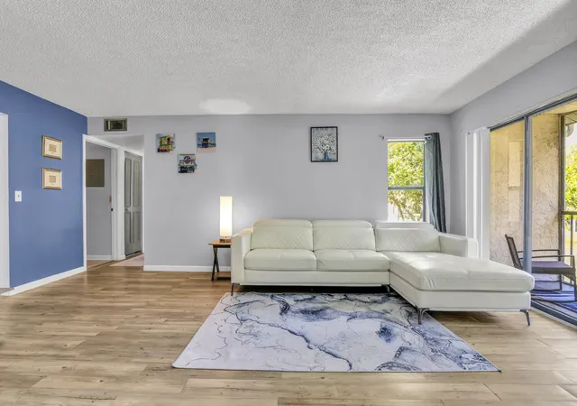 Listing Photo 5 - Condo for sale in building located at 3744 Savoy Ln, West Palm Beach, FL 33417 - Unit #E2