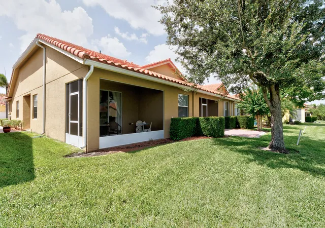 Photo 3 of Single family home for sale at 6380 Oxford Cir #104D, Vero Beach, FL 32966 | MLS# B26069260 | Listing updated on 2026-10-06