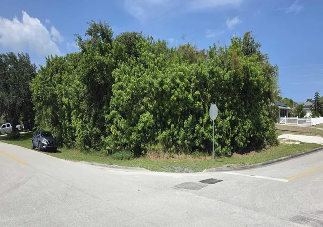 Photo 1 of Land for sale at 1330 4th Ave Sw, Vero Beach, FL 32962 | MLS# B26069269 | Listing updated on 2026-09-23