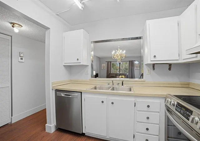 Listing Photo 5 - Condo for sale in building located at 4151 Nw 90Th Ave, Coral Springs, FL 33065 - Unit #207