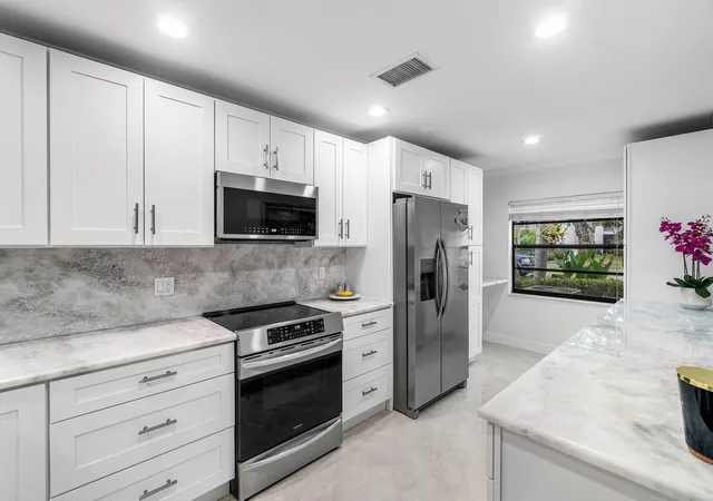 Listing Photo 4 - Condo for sale in building located at 34 Stratford Ln W, Boynton Beach, FL 33436 - Unit #C