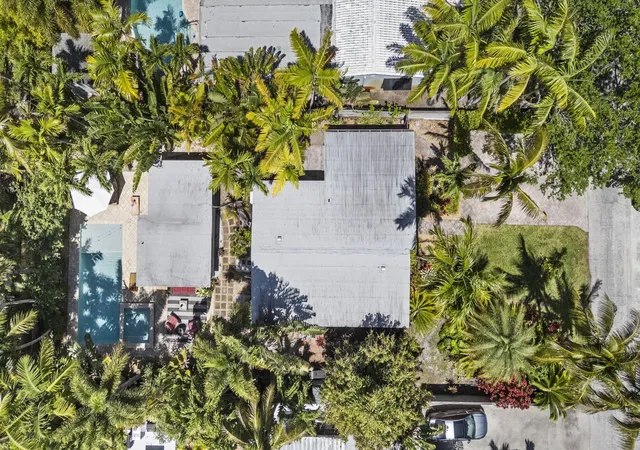 Photo 2 of Multi family home for sale at 1627 Ne 17th Ave, Fort Lauderdale, FL 33305 | MLS# B26069475 | Listing updated on 2026-09-14