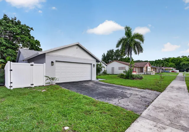 Photo 1 of Single family home for sale at 4950 Sw 11th Cir, Margate, FL 33068 | MLS# B26069632 | Listing updated on 2026-09-24