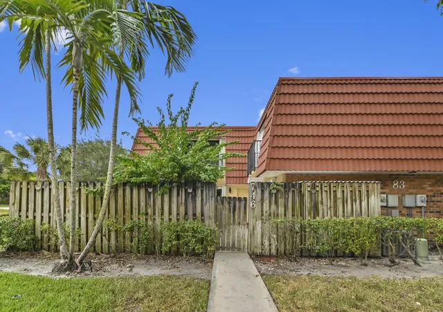 Townhouse for sale at 746 Nw 98Th Wy, Plantation, FL 33324 | MLS# B26069653