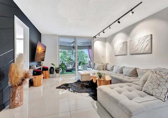 Condo for sale at 400 Se 10Th St #302, Deerfield Beach, FL 33441 | MLS# B26069656 | Listing updated on 2026-09-23