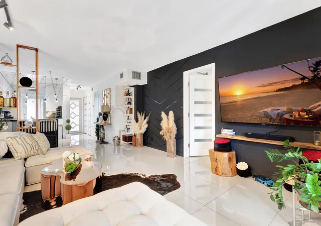 Photo 2 of Condo for sale at 400 Se 10Th St #302, Deerfield Beach, FL 33441 | MLS# B26069656 | Listing updated on 2026-09-23