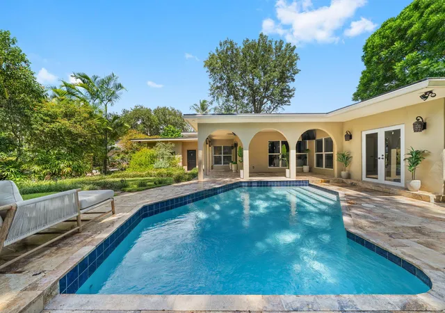 Photo 3 of Single family home for sale at 901 Se 6th St, Fort Lauderdale, FL 33301 | MLS# B26069674 | Listing updated on 2026-09-14