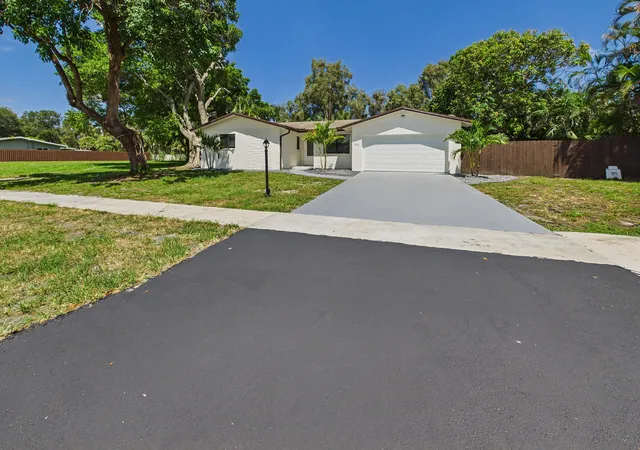 Photo 2 of Sale Pending at 520 Nw 43rd Ave, Plantation, FL 33317 | MLS# B26069788 | Listing updated on 2026-09-14