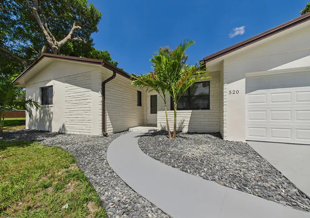 Photo 3 of Sale Pending at 520 Nw 43Rd Ave, Plantation, FL 33317 | MLS# B26069788 | Listing updated on 2026-09-14