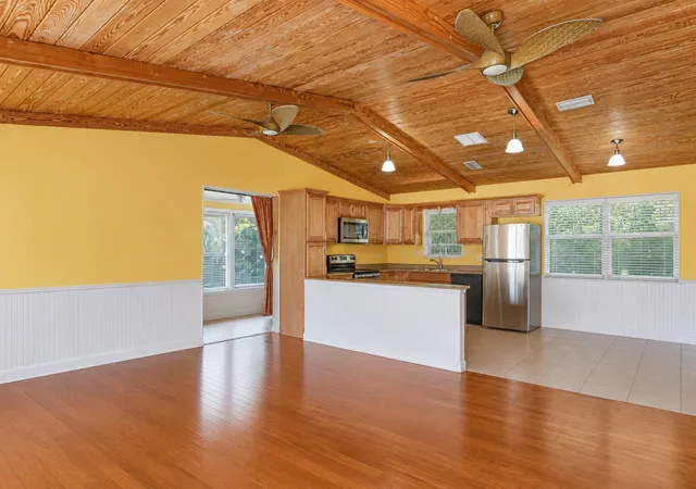 Photo 4 of Sale Pending at 1076 Ne Banyan Tree Dr, Jensen Beach, FL 34957 | MLS# B26069812 | Listing updated on 2026-09-16