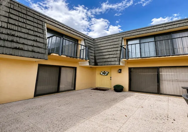 Photo 3 of Sale Pending at 4207 42nd Wy, West Palm Beach, FL 33407 | MLS# B26069996 | Listing updated on 2026-09-14