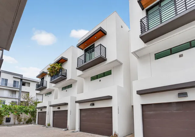 Photo 2 of Townhouse for sale at 1044 N Victoria Park Rd, Fort Lauderdale, FL 33304 | MLS# B26069999 | Listing updated on 2026-09-16