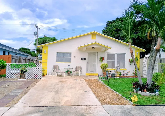 Single family home for sale at 649 58Th St, West Palm Beach, FL 33407 | MLS# B26070030