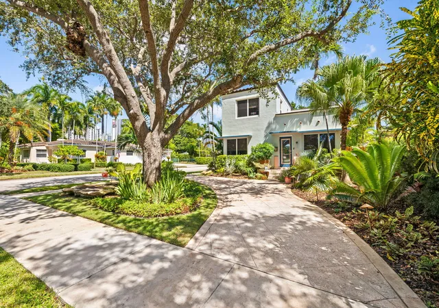 Photo 2 of Single family home for sale at 1555 Monroe St, Hollywood, FL 33020 | MLS# B26070082 | Listing updated on 2026-09-29