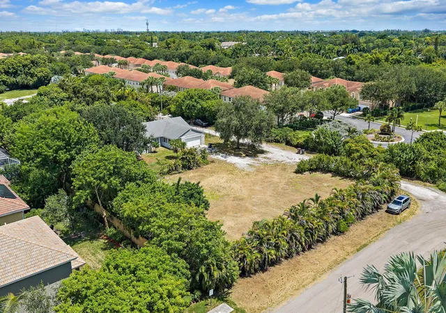 Photo 4 of Single family home for sale at 4833 Nash Trl, Lake Worth, FL 33463 | MLS# B26070101 | Listing updated on 2026-09-15