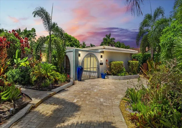 Photo 1 of Single family home for sale at 2137 Ne 17th Ave, Wilton Manors, FL 33305 | MLS# B26070159 | Listing updated on 2026-10-04