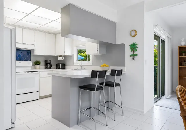Photo 3 of Sale Pending at 354 Edmor Rd, West Palm Beach, FL 33405 | MLS# B26070321 | Listing updated on 2026-09-15
