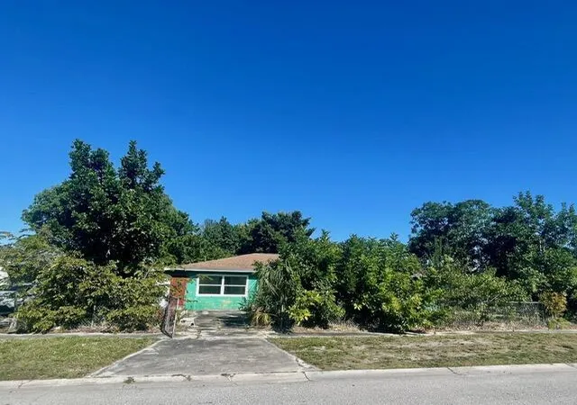 Photo 1 of Single family home for sale at 3106 Tropic Blvd, Fort Pierce, FL 34946 | MLS# B26070389 | Listing updated on 2026-10-05