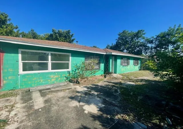 Photo 2 of Single family home for sale at 3106 Tropic Blvd, Fort Pierce, FL 34946 | MLS# B26070389 | Listing updated on 2026-10-05