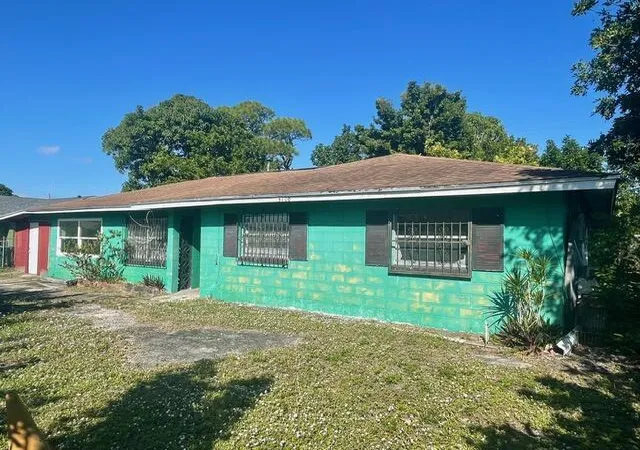 Photo 4 of Single family home for sale at 3106 Tropic Blvd, Fort Pierce, FL 34946 | MLS# B26070389 | Listing updated on 2026-10-05