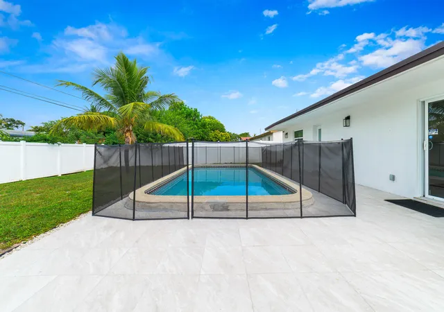 Photo 3 of Single family home for sale at 6335 Southgate Blvd, Margate, FL 33068 | MLS# B26070394 | Listing updated on 2026-09-23
