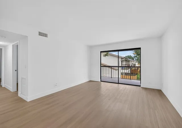 Photo 3 of Condo for sale at 3404 Gardens E Dr #21B, Palm Beach Gardens, FL 33410 | MLS# B26070403 | Listing updated on 2026-09-15
