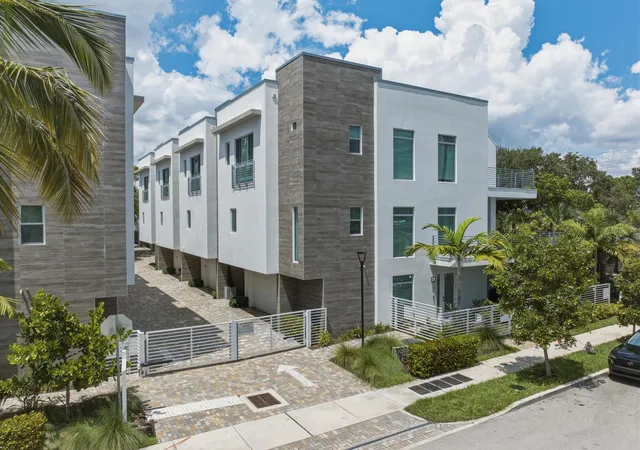 Townhouse for sale at 5 SE 11th Avenue, Fort Lauderdale, FL 33301 | MLS# B26070417