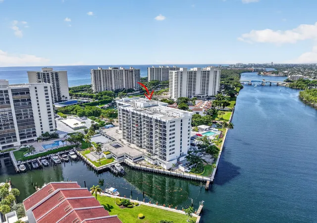 Listing Photo 3 - Condo for sale in building located at 4750 S Ocean Blvd, Highland Beach, FL 33487 - Unit #108