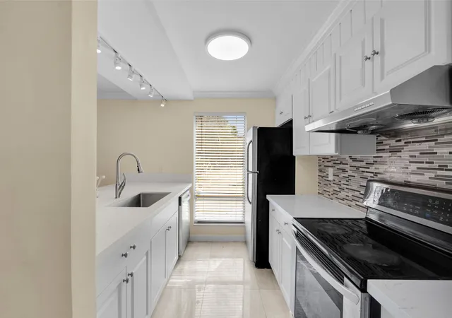 Photo 3 of Townhouse for sale at 4206 Nw 114th Terrace #06, Coral Springs, FL 33065 | MLS# B26070488 | Listing updated on 2026-09-14