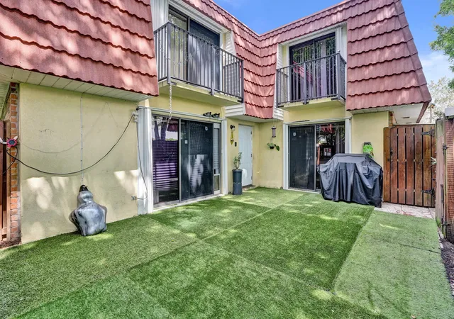 Photo 3 of Townhouse for sale at 9993 Nw 7th Street, Plantation, FL 33324 | MLS# B26070517 | Listing updated on 2026-09-15