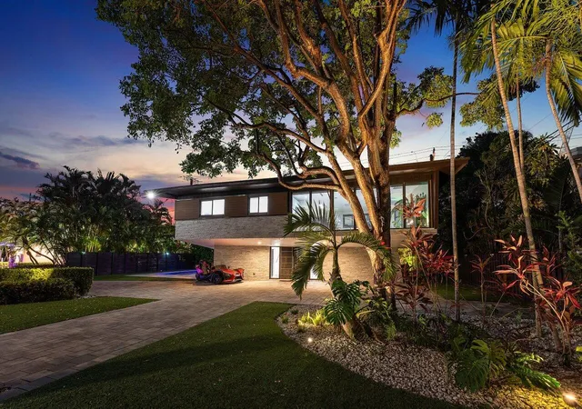 Photo 2 of Single family home for sale at 2601 Ne 8th Street, Fort Lauderdale, FL 33304 | MLS# B26070574 | Listing updated on 2026-09-16