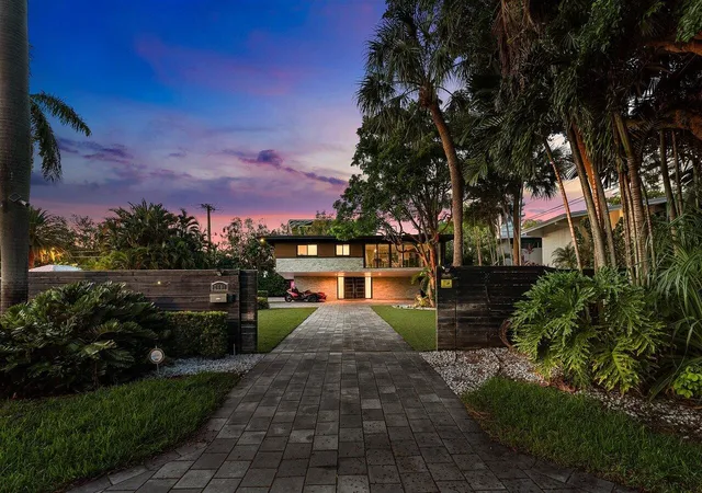 Photo 3 of Single family home for sale at 2601 Ne 8th Street, Fort Lauderdale, FL 33304 | MLS# B26070574 | Listing updated on 2026-09-16