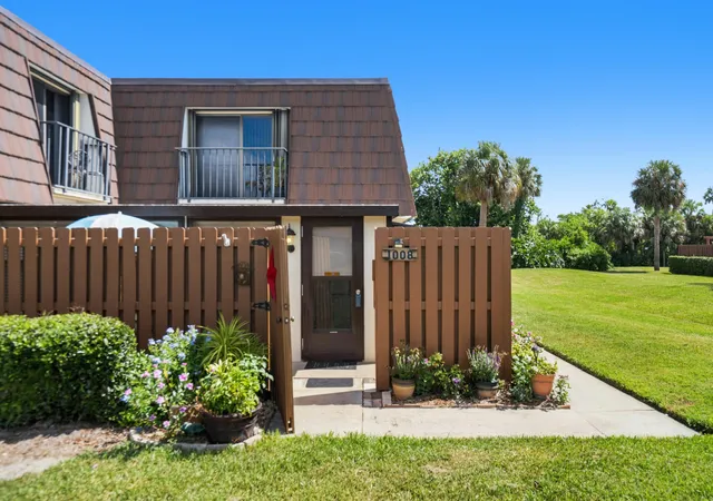 Photo 2 of Townhouse for sale at 6197 Se Riverboat Dr, Stuart, FL 34997 | MLS# B26070575 | Listing updated on 2026-09-14