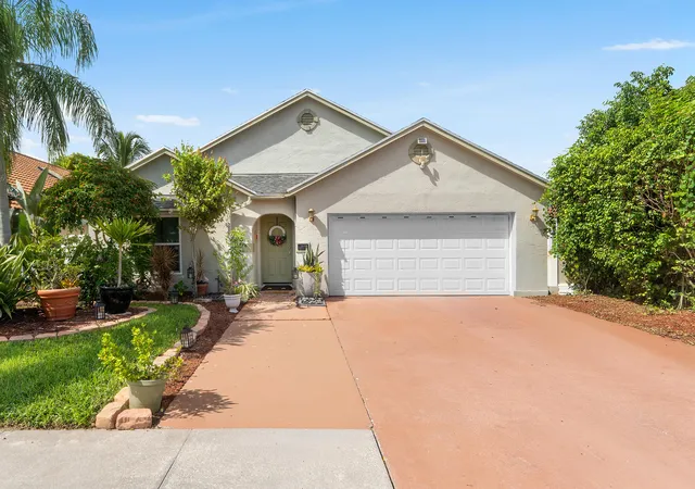 Single family home for sale at 5115 Foxhall Dr S, West Palm Beach, FL 33417 | MLS# B26070593