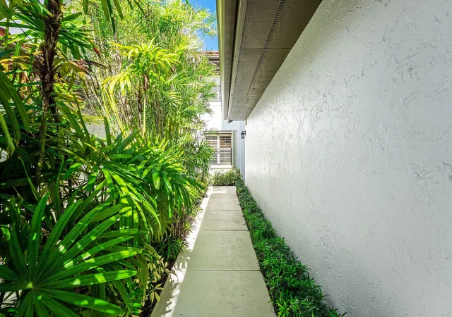 Listing Photo 4 - Condo for sale in building located at 16648 Traders Xing N, Jupiter, FL 33477 - Unit #106