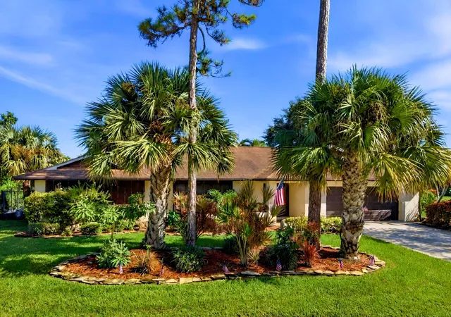 Photo 3 of Single family home for sale at 569 Dollarspot Ct, Wellington, FL 33414 | MLS# B26070660 | Listing updated on 2026-09-23