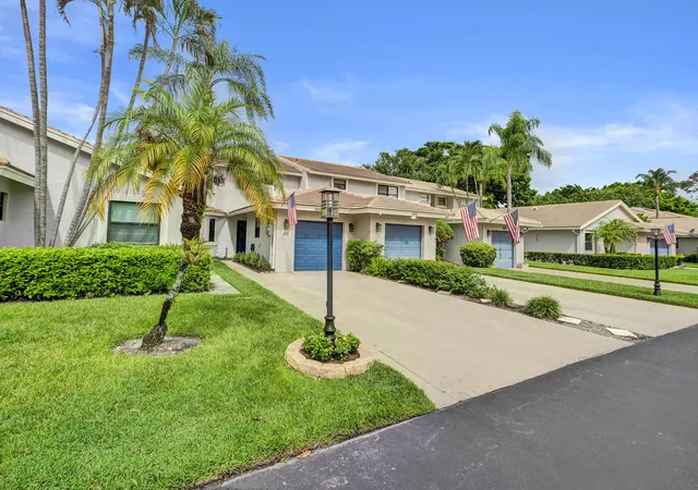 Photo 2 of Townhouse for sale at 665 Deer Crk N Shore Dr, Deerfield Beach, FL 33442 | MLS# B26070694 | Listing updated on 2026-10-06