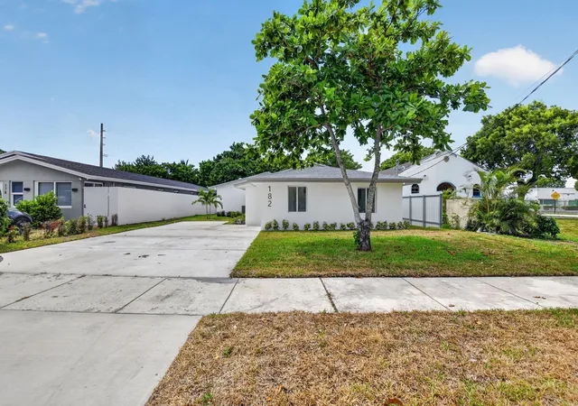 Photo 2 of Single family home for sale at 182 Sw 6 Street, Deerfield Beach, FL 33441 | MLS# B26070719 | Listing updated on 2026-09-23