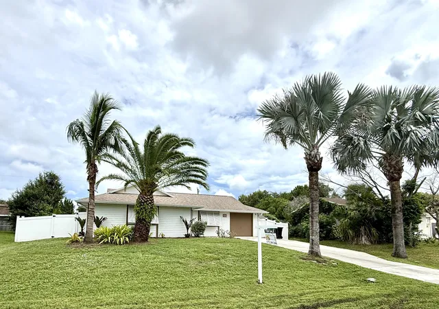 Photo 1 of Single family home for sale at 637 Sw Granadeer St, Port Saint Lucie, FL 34983 | MLS# B26070722 | Listing updated on 2026-09-14