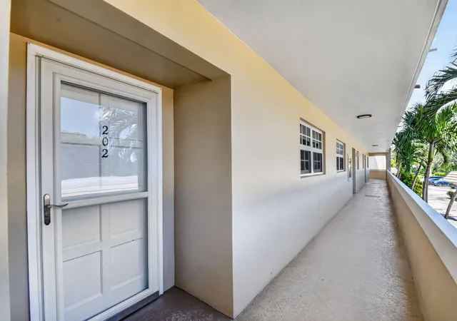 Listing Photo 4 - Condo for sale in building located at 145 Atlantis Blvd, Atlantis, FL 33462 - Unit #202