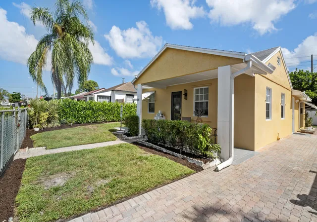 Photo 3 of Single family home for sale at 625 W 2nd Street, Riviera Beach, FL 33404 | MLS# B26070849 | Listing updated on 2026-09-23