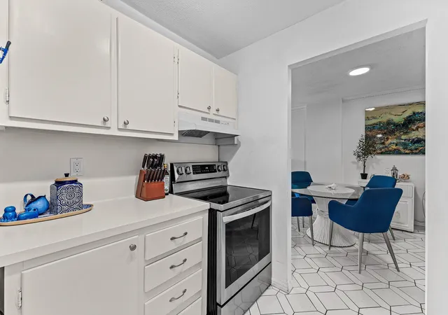 Listing Photo 3 - Condo for sale in building located at 1111 S Ocean Blvd, Boca Raton, FL 33432 - Unit #315
