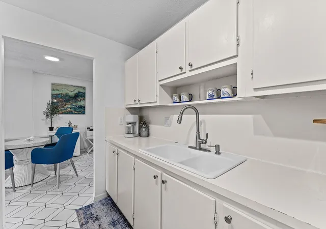 Listing Photo 4 - Condo for sale in building located at 1111 S Ocean Blvd, Boca Raton, FL 33432 - Unit #315
