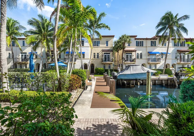 Photo 2 of Townhouse for sale at 813 Estancia Way, Boynton Beach, FL 33435 | MLS# B26070879 | Listing updated on 2026-09-14