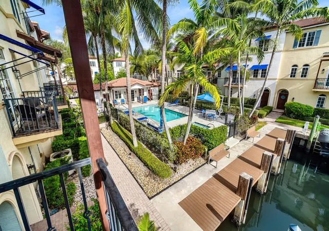 Photo 4 of Townhouse for sale at 813 Estancia Way, Boynton Beach, FL 33435 | MLS# B26070879 | Listing updated on 2026-09-14