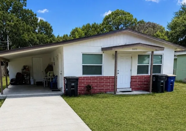 Single family home for sale at 2605 Avenue N, Fort Pierce, FL 34947 | MLS# B26070919